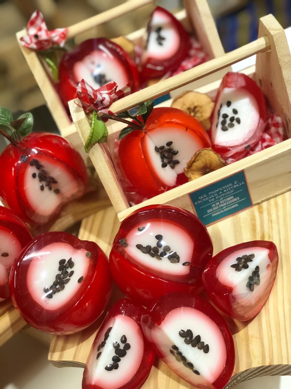 Esferas com Recheio de Ma&ccedil;&atilde;